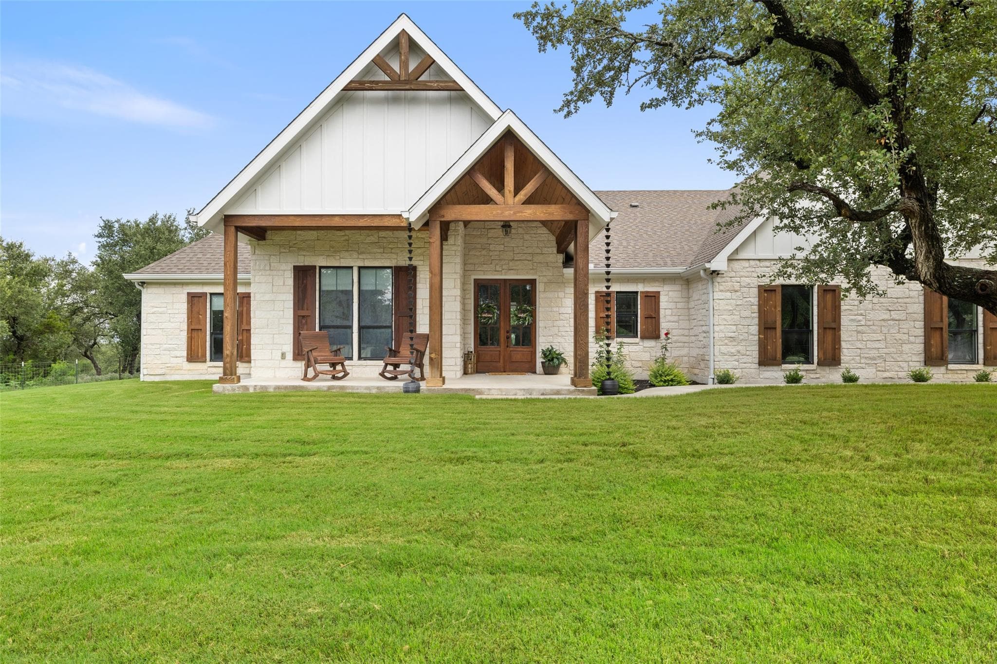 210 Levon Ln