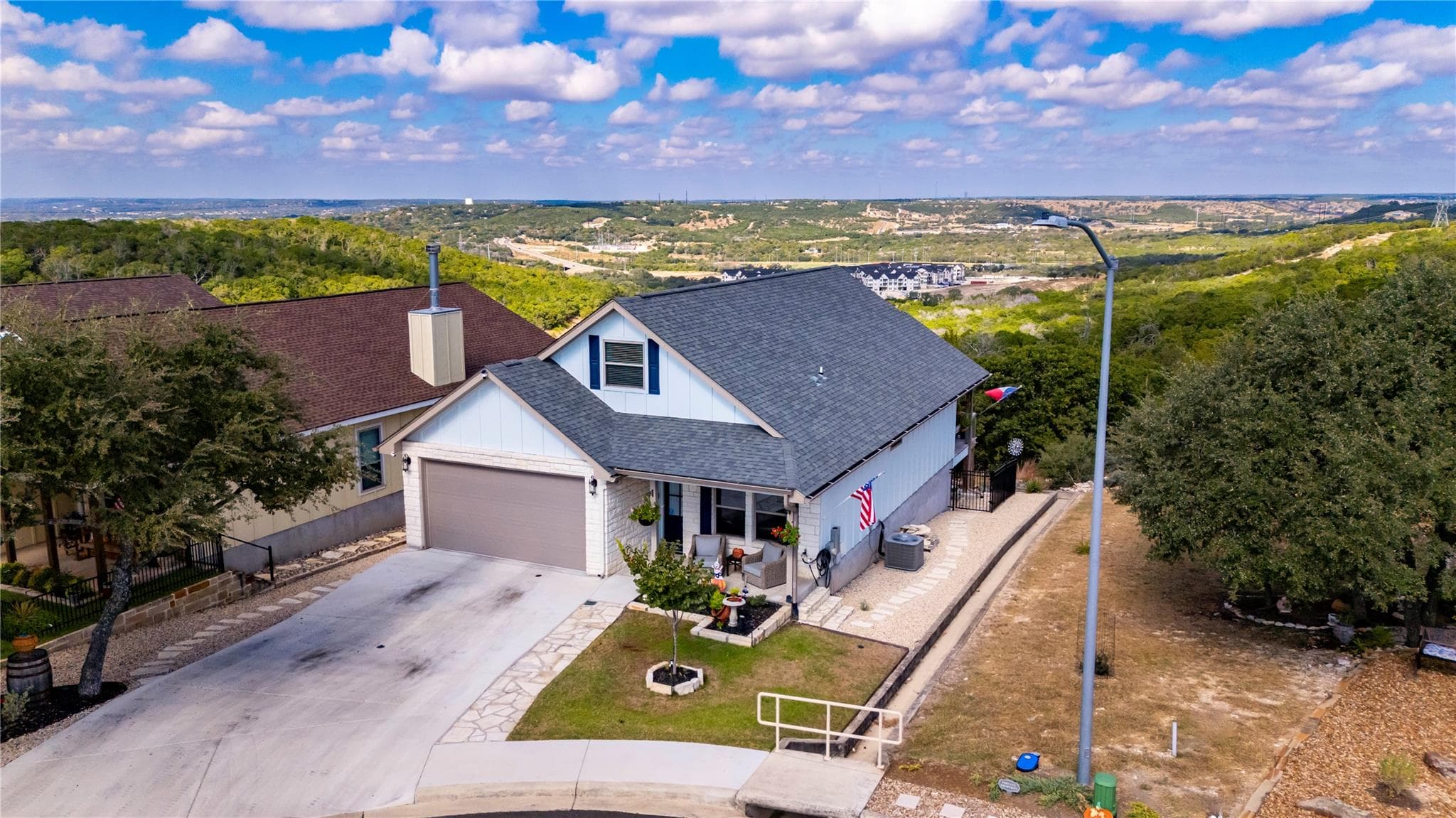 1057 Roanoke Ln