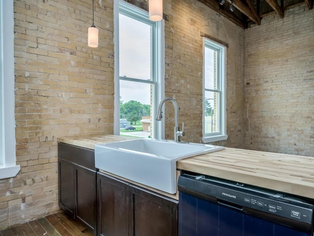 110 S Main St #206