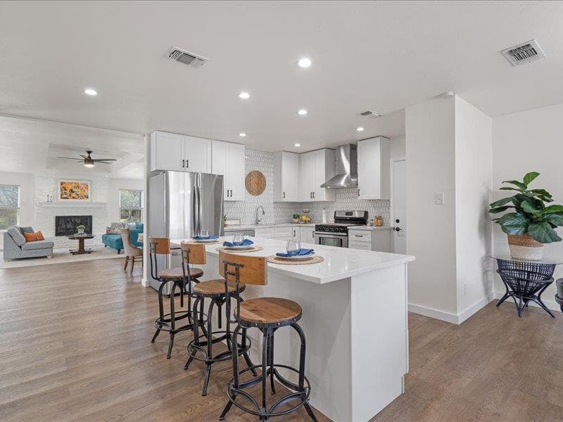 1312 Hyman Ln