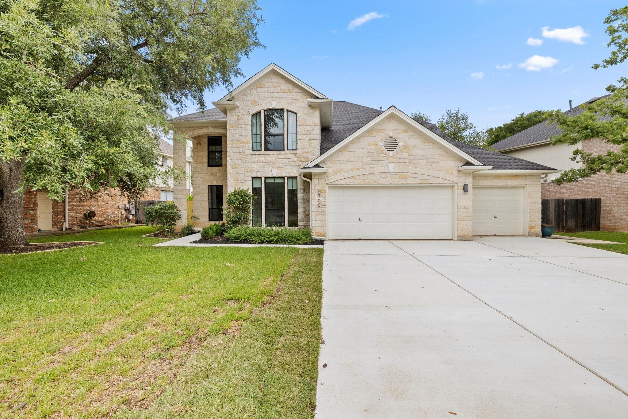 5700 Trelawney Ln