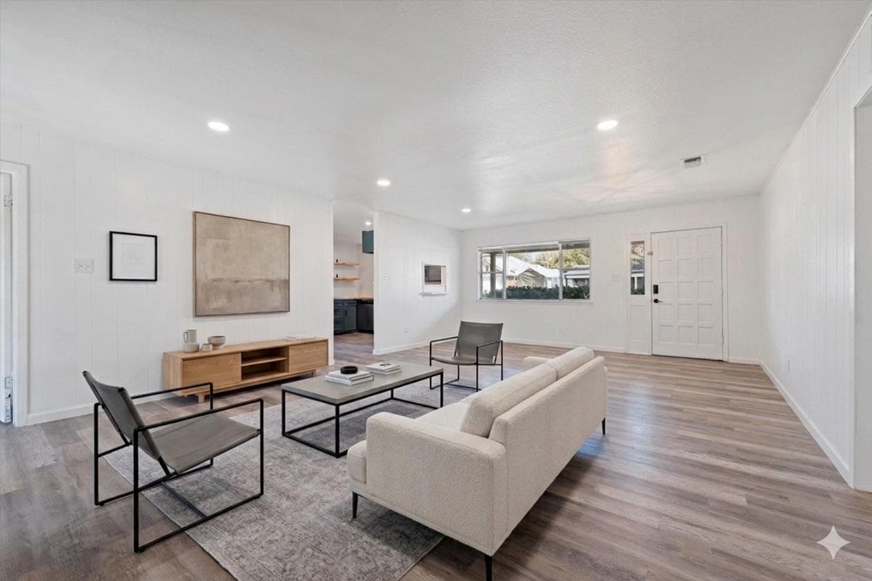 1106 Hackberry Dr