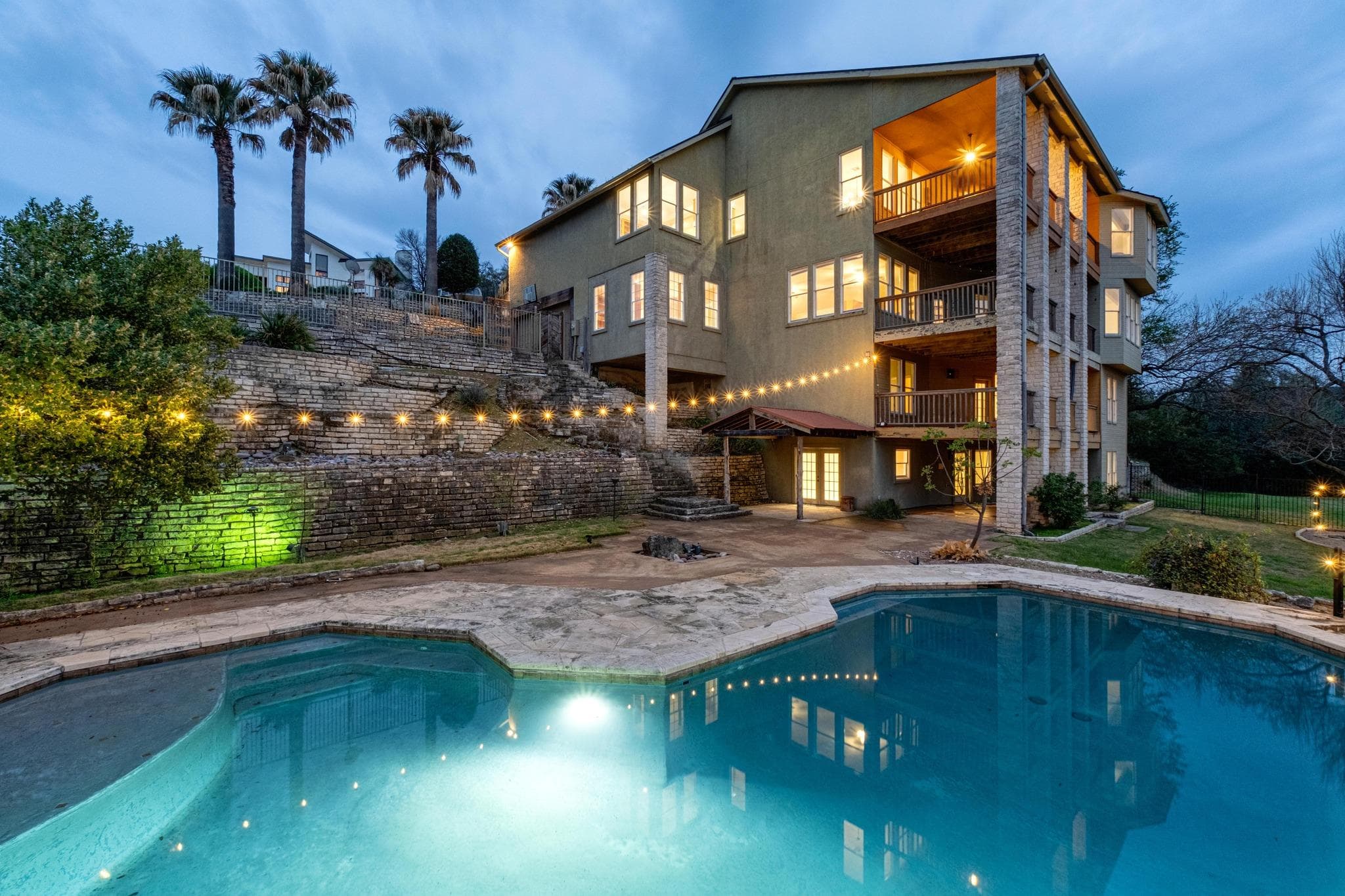 104 S Weston Ln