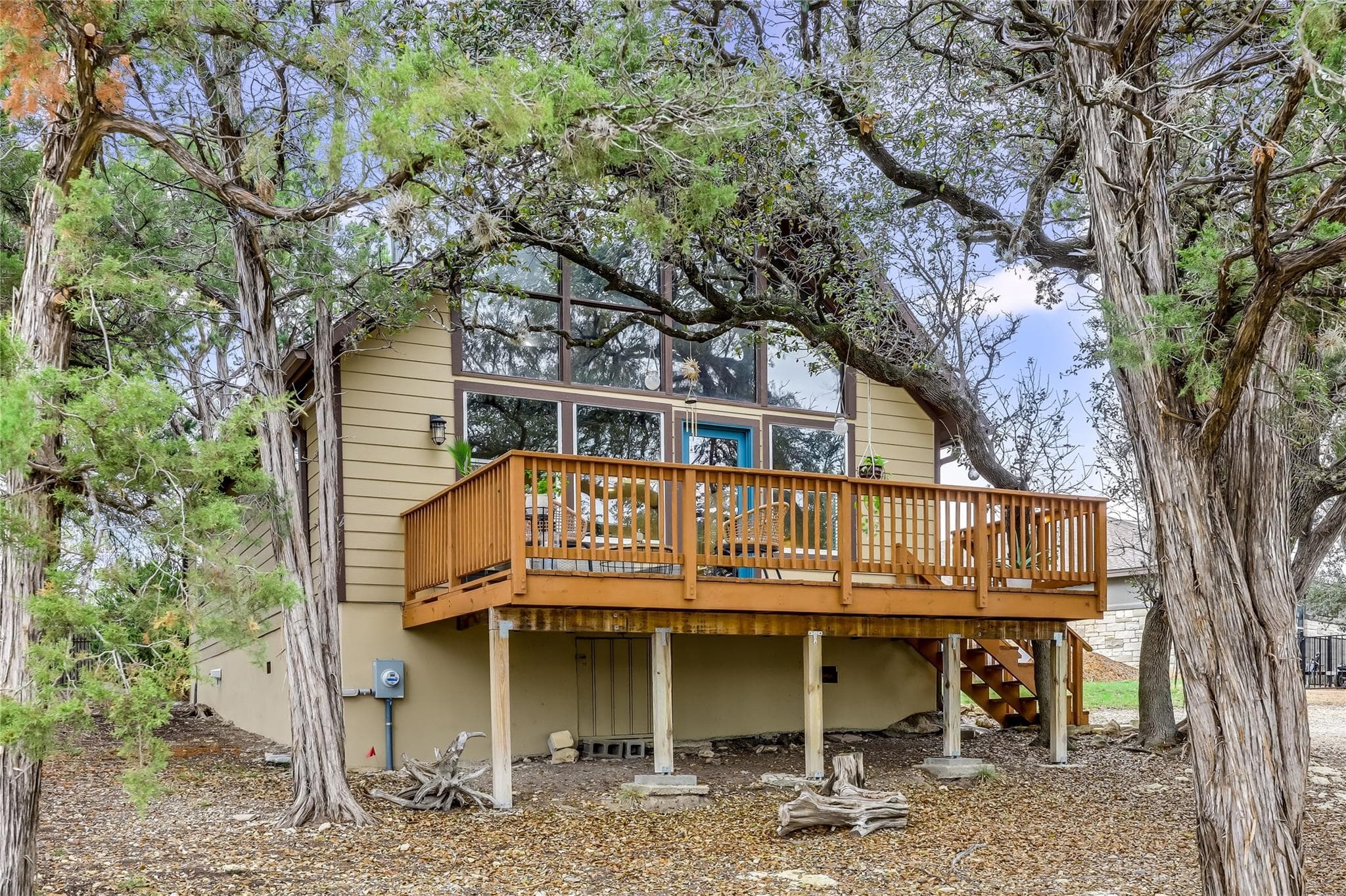 18418 Lakeland Dr