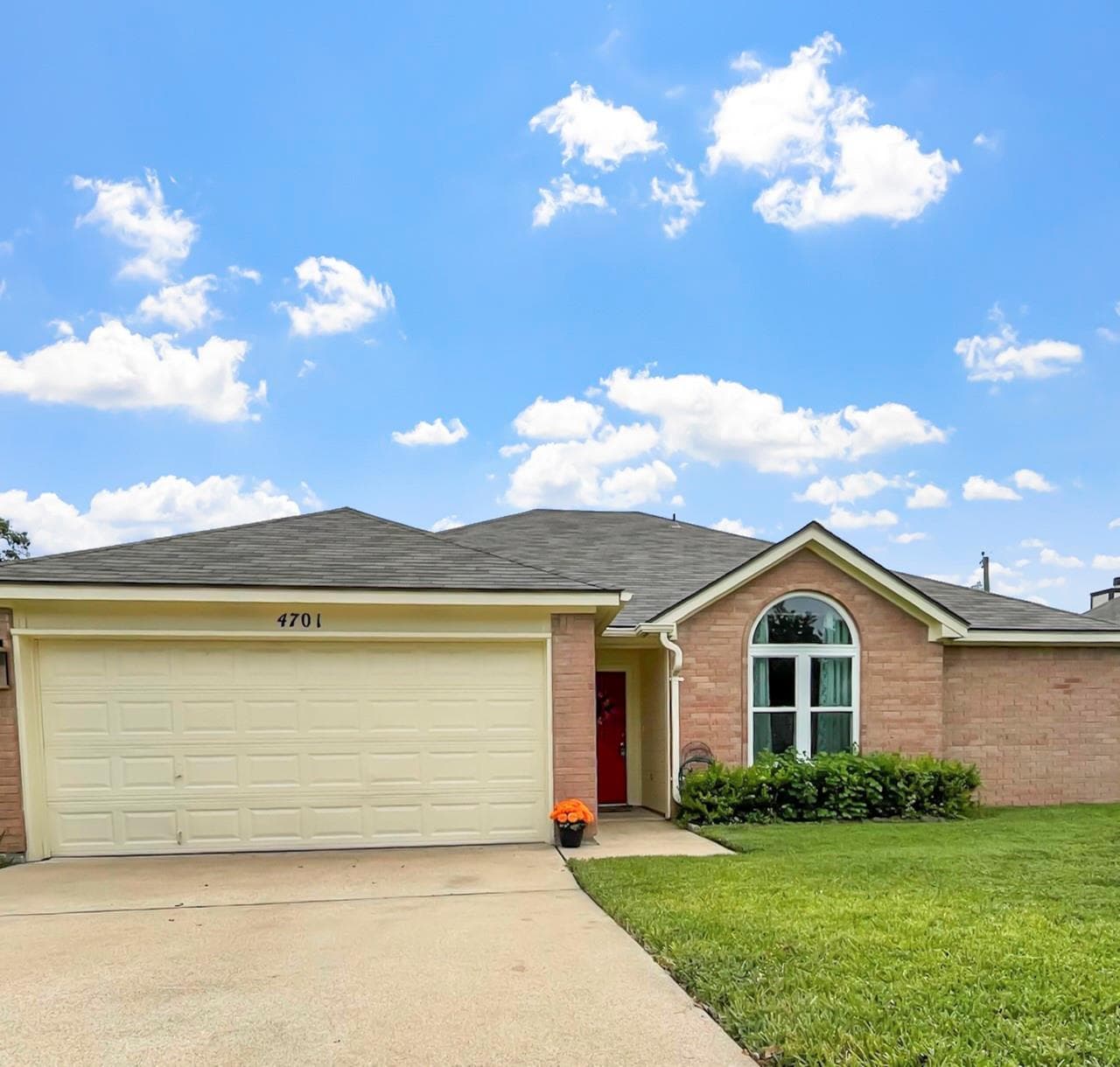 4701 High Pointe Dr