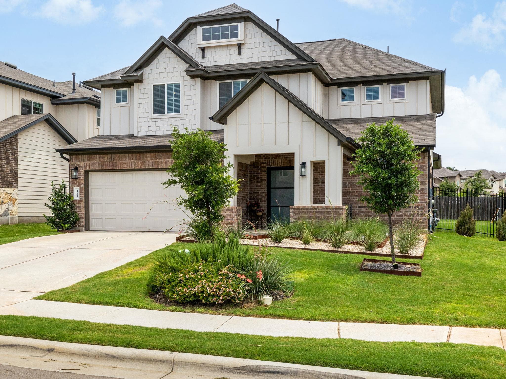453 Arrowhead Vine St