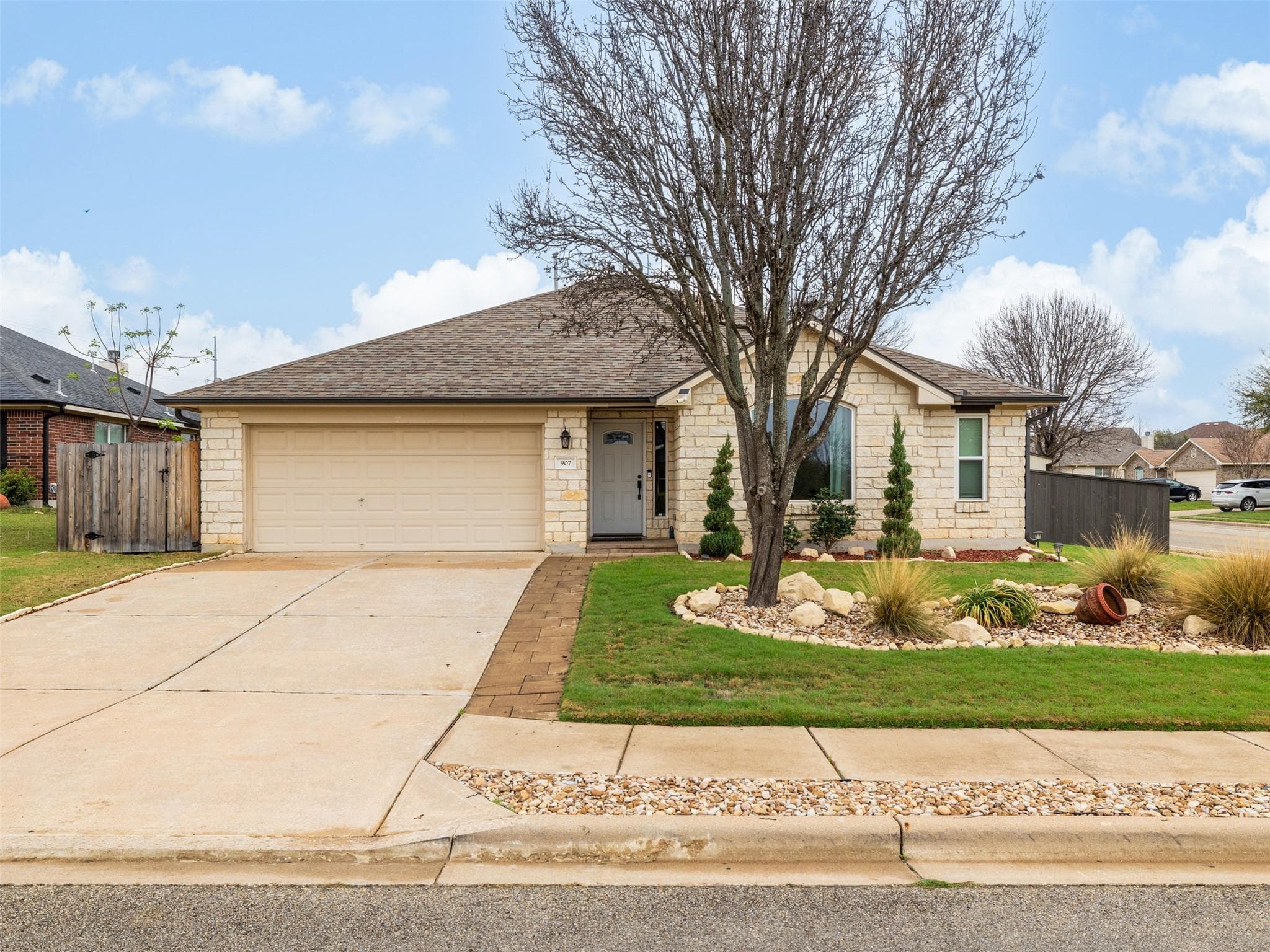907 Ridgemont Cir