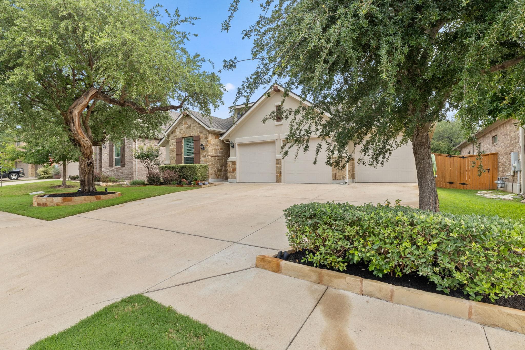 3824 Ashbury Rd