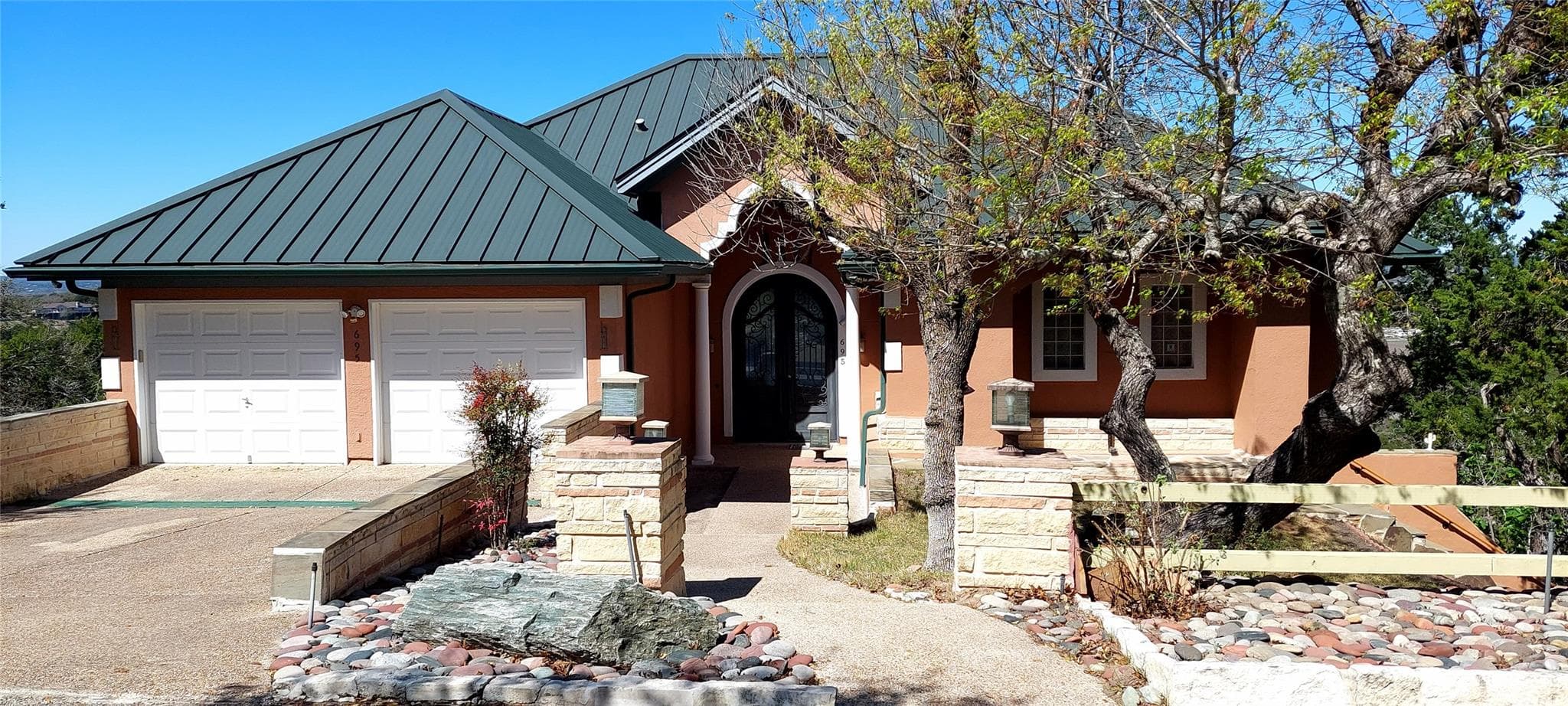 695 Sunset Dr