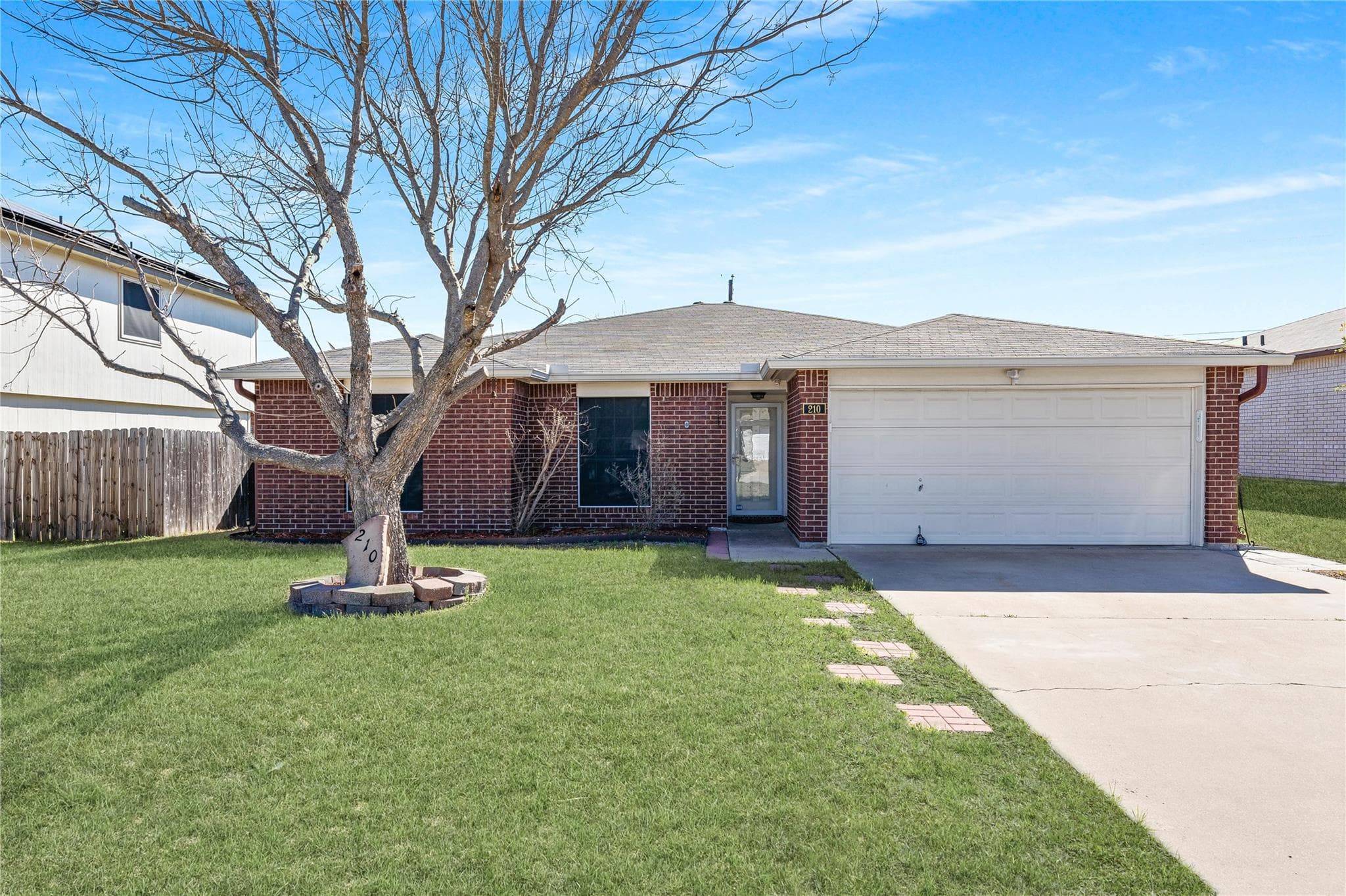 210 Mesquite Cir