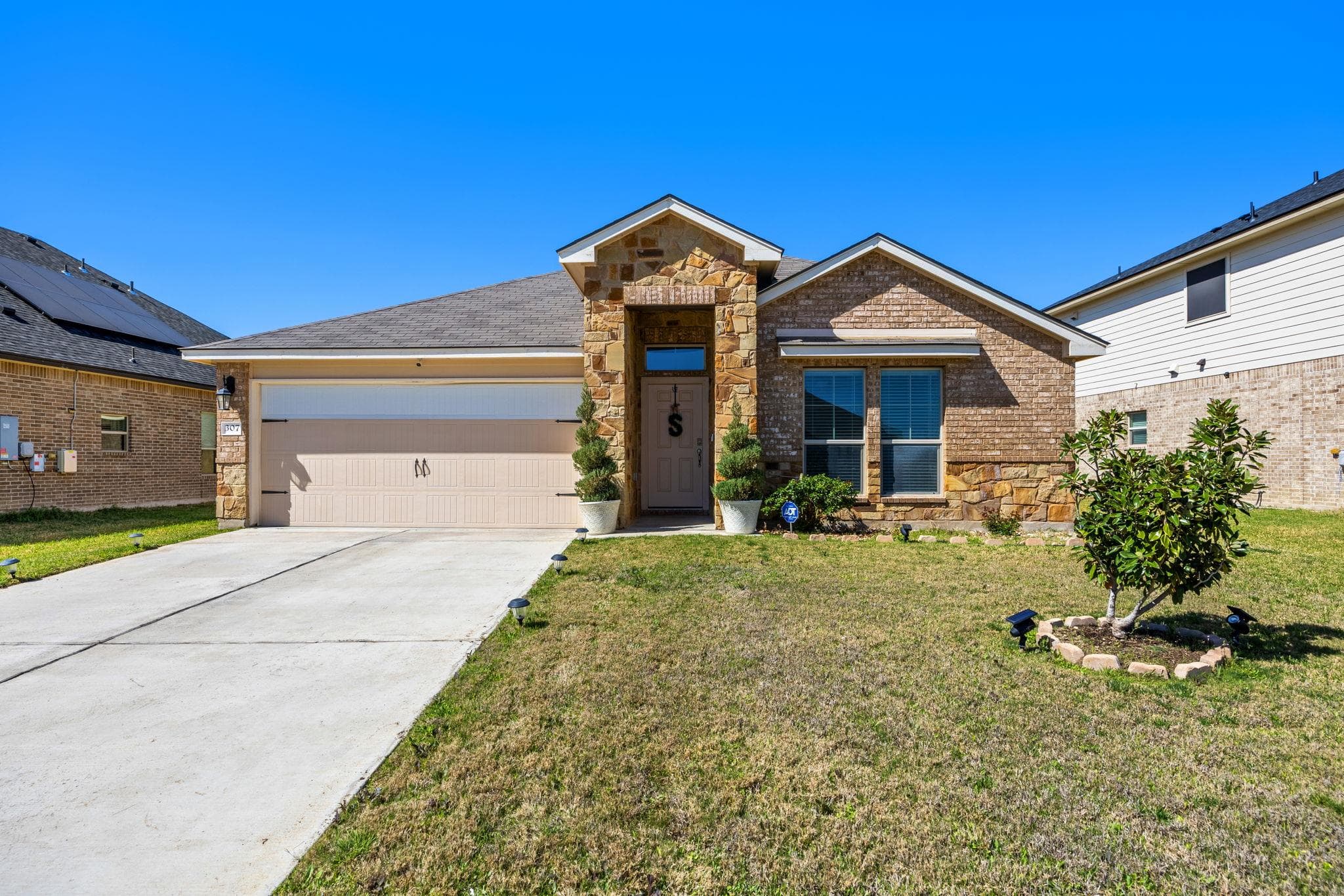 307 Paddock Ln