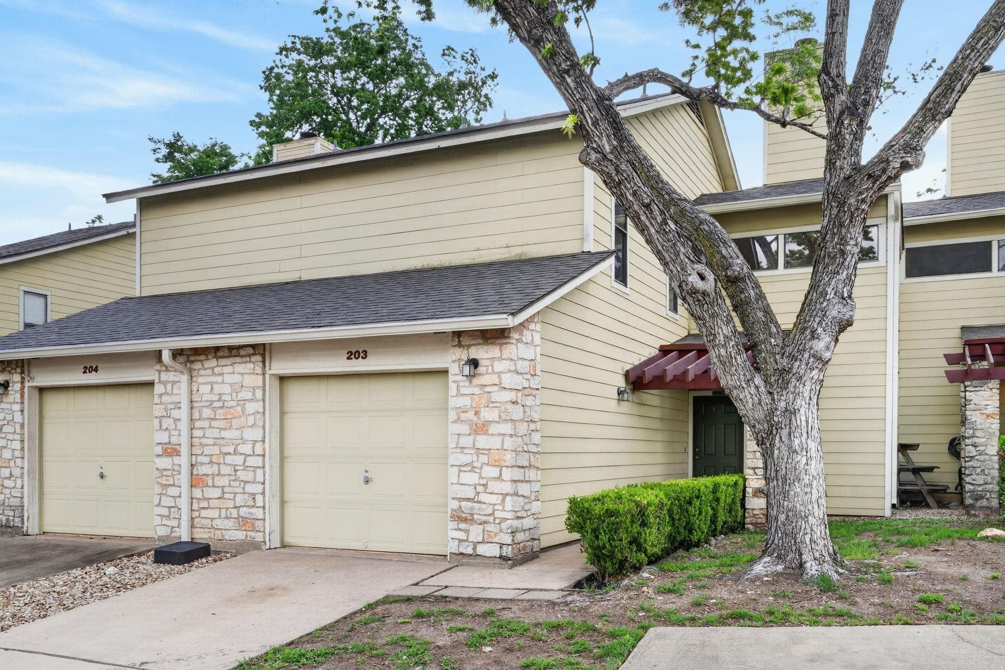 512 Eberhart Ln #203