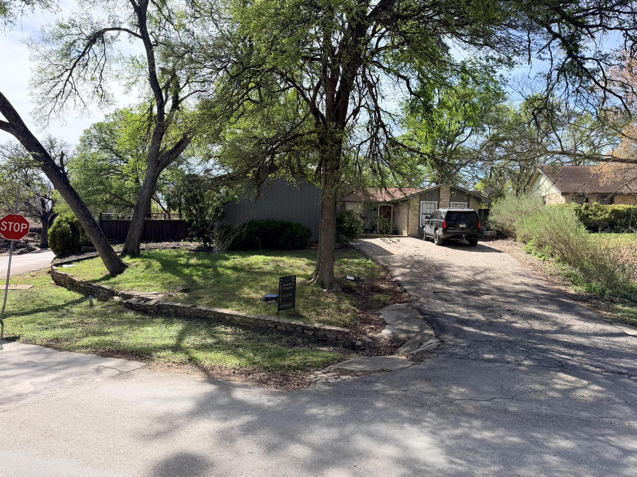 2 Acacia Dr