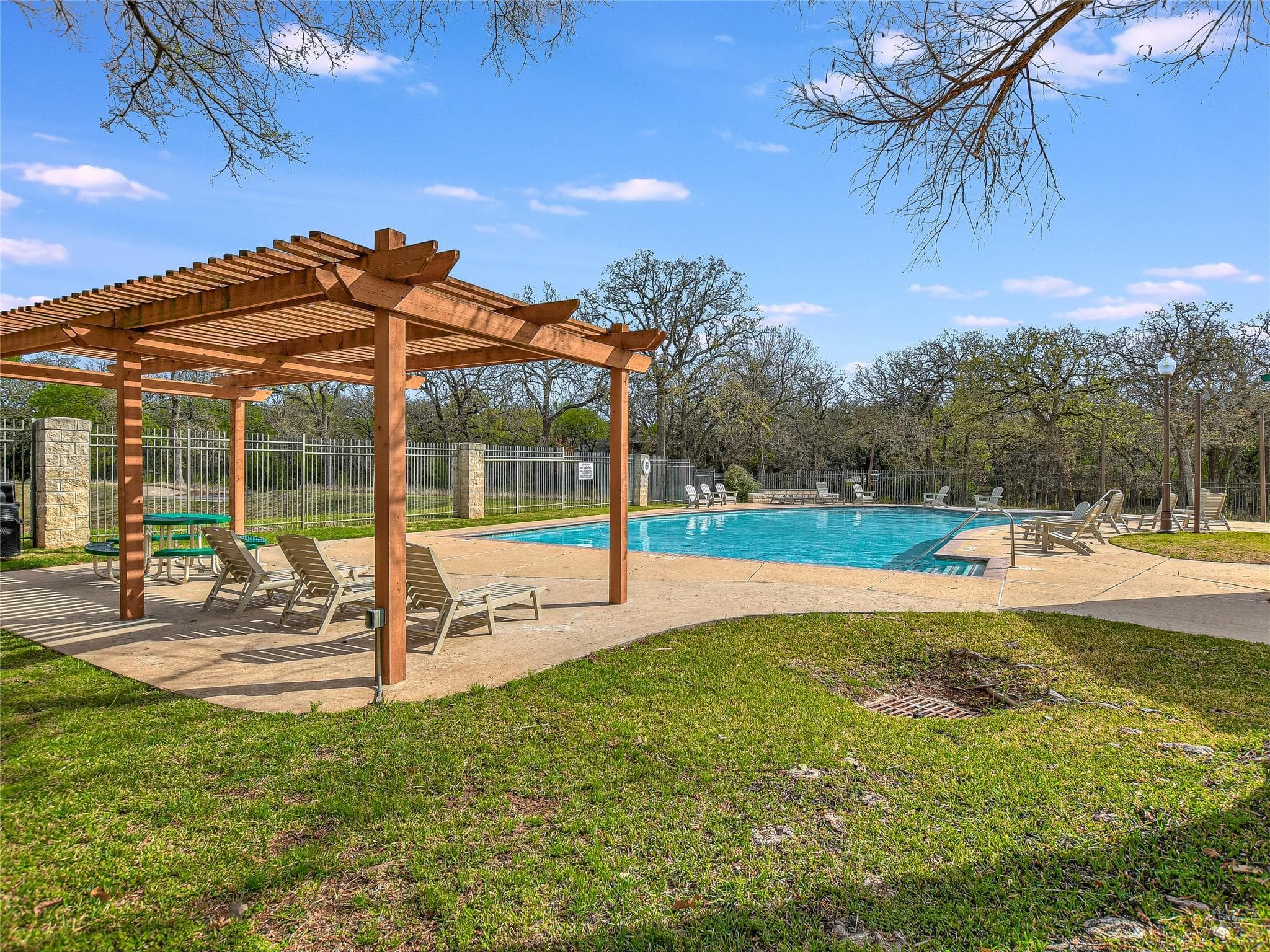 2616 Henley Dr
