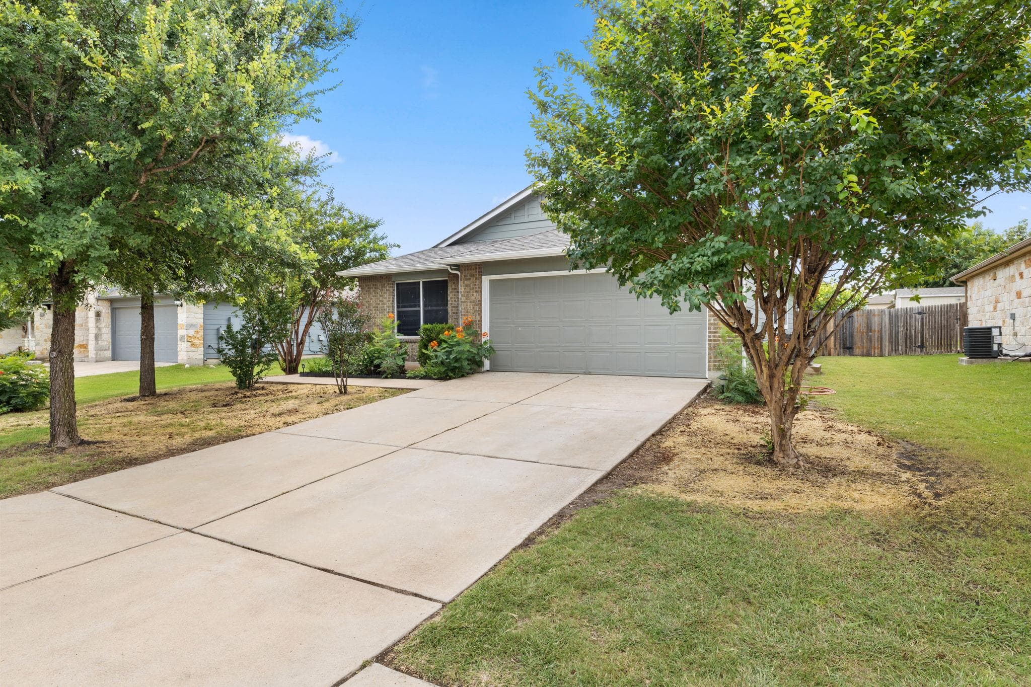 102 Esparza Ct
