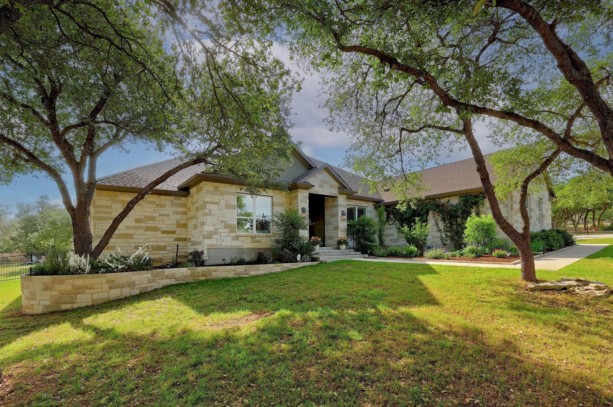 105 Graystone Ln