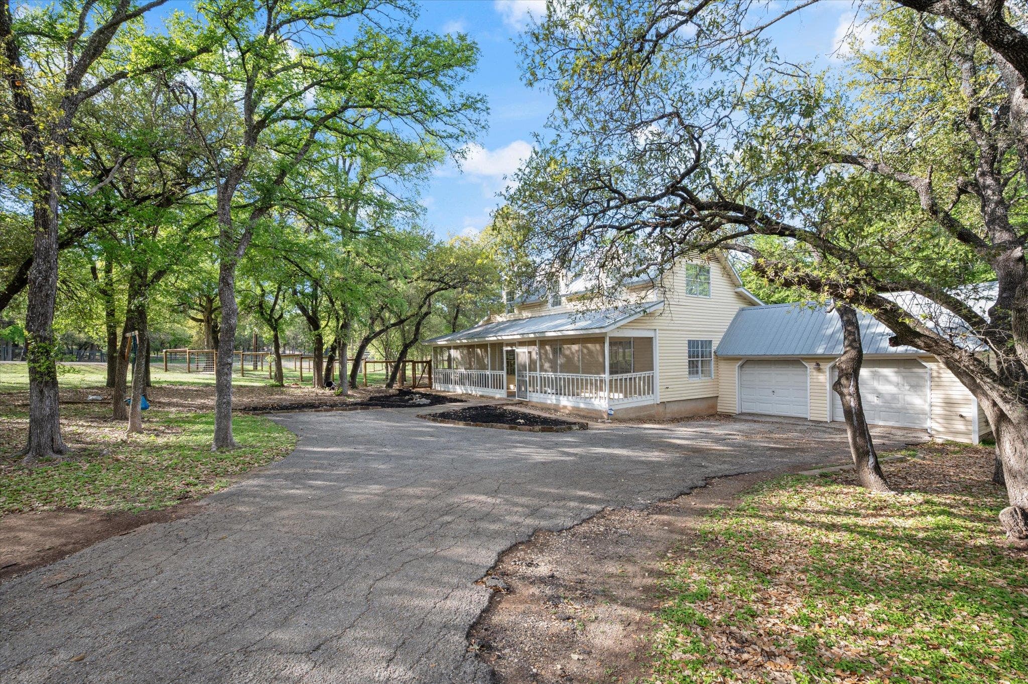 201 N Oak Hollow Rd