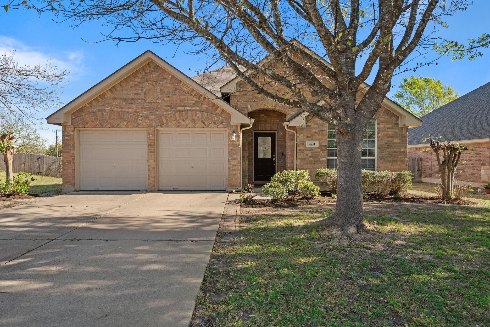 2221 Village View Loop