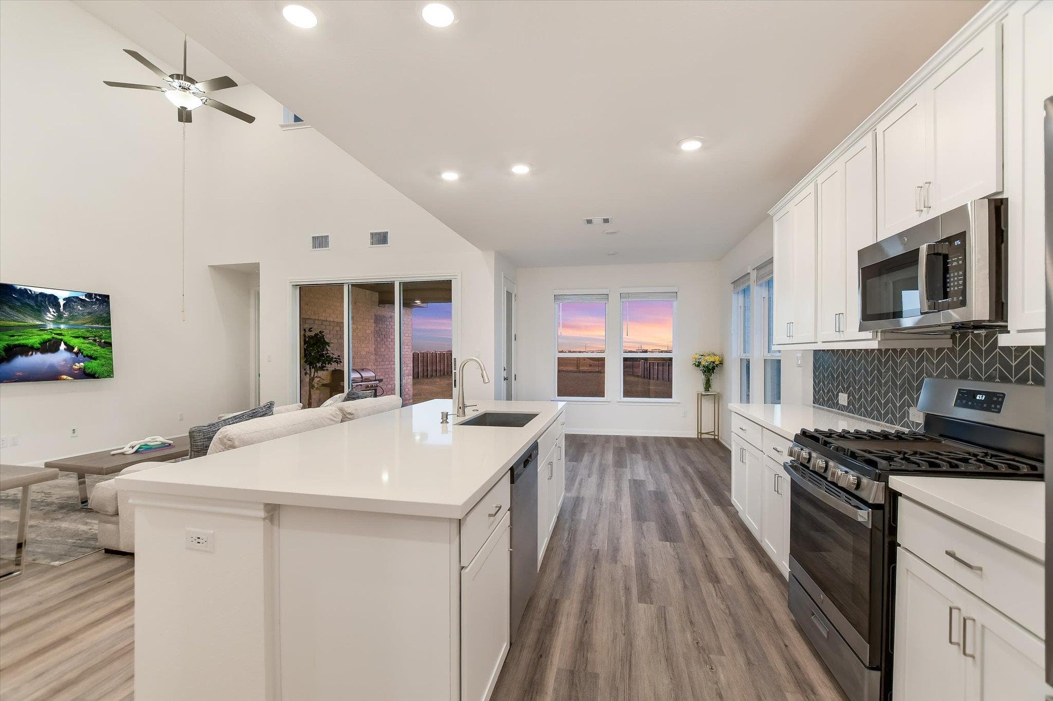 737 Leeward Pass