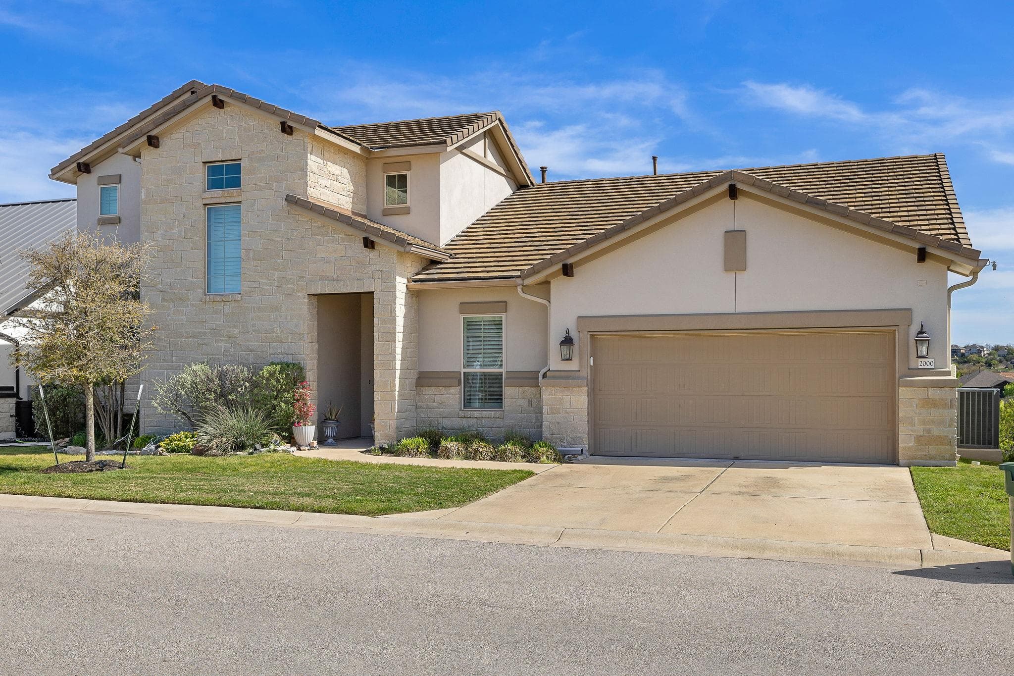 2000 Mazarro Dr #25