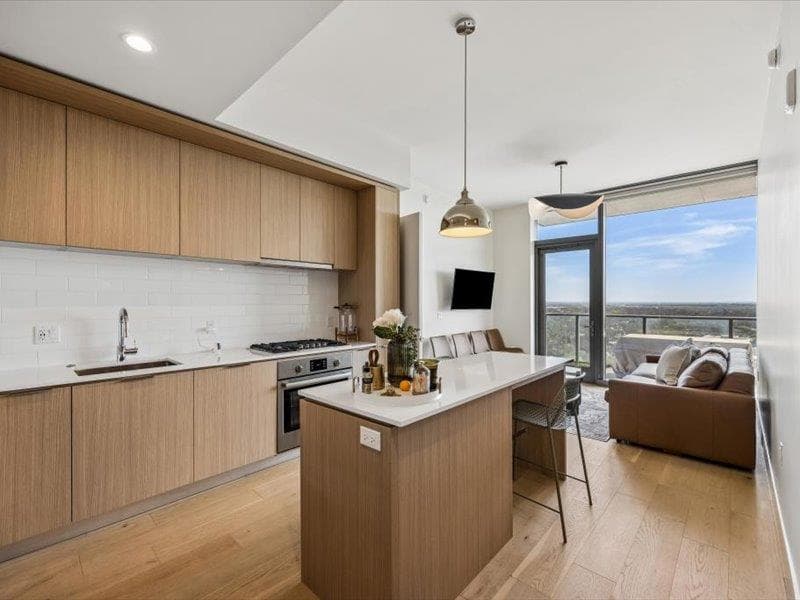 44 East Ave #1808