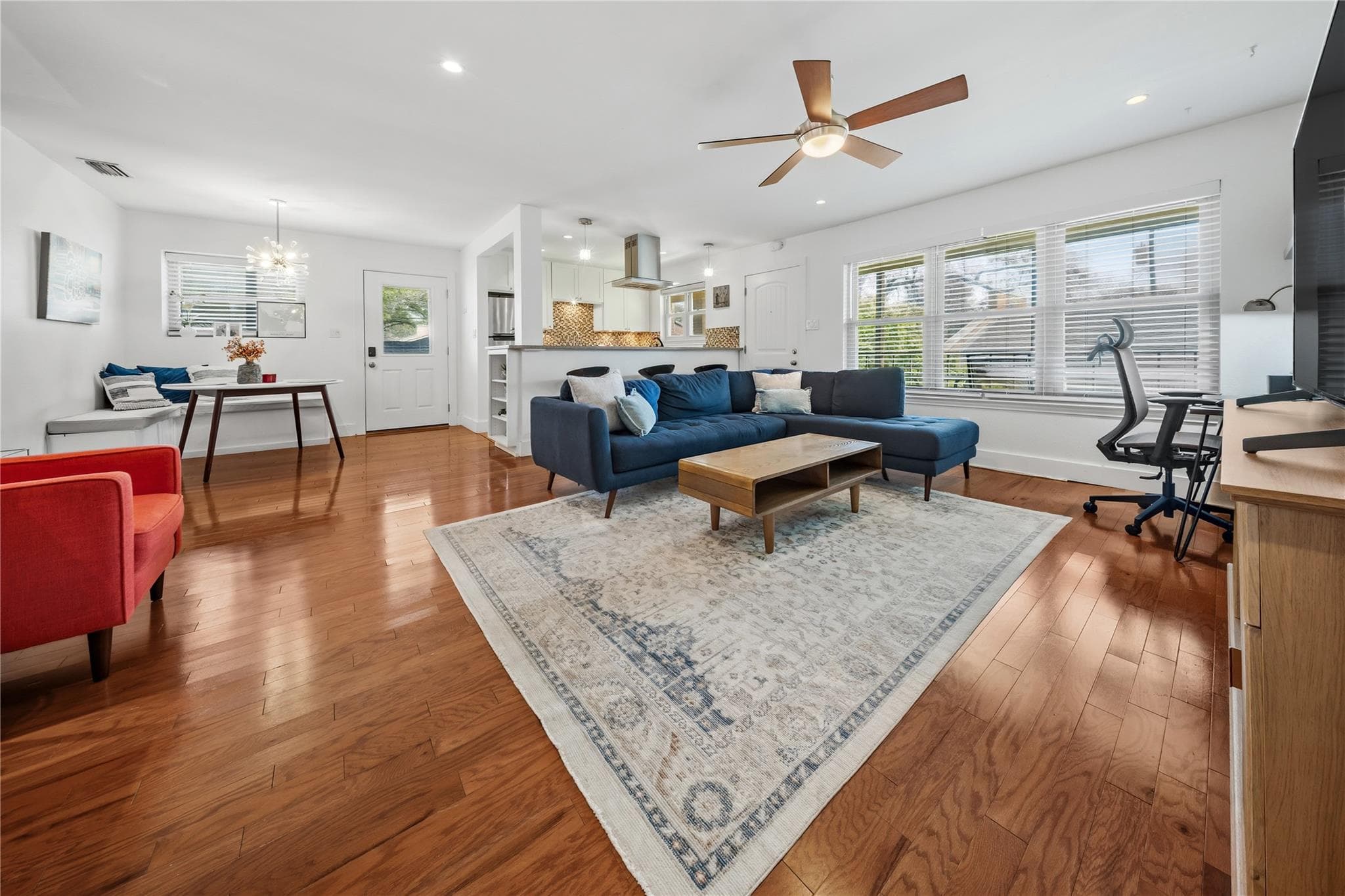2301 Lawnmont Ave #8