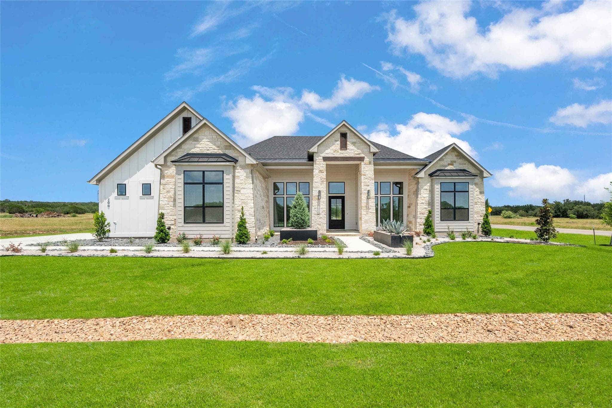 200 Saddle Springs Dr