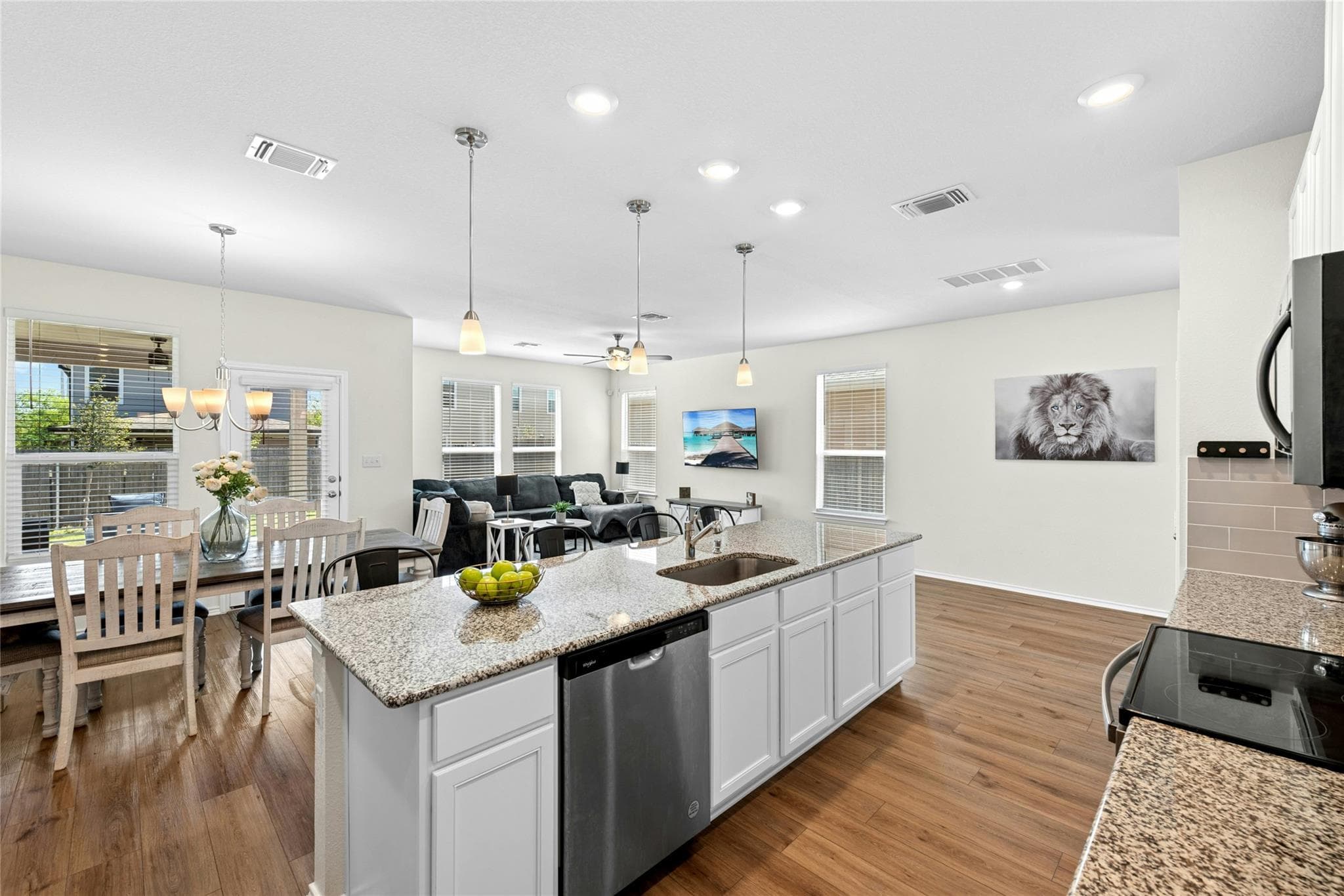 1124 Aronia Ln