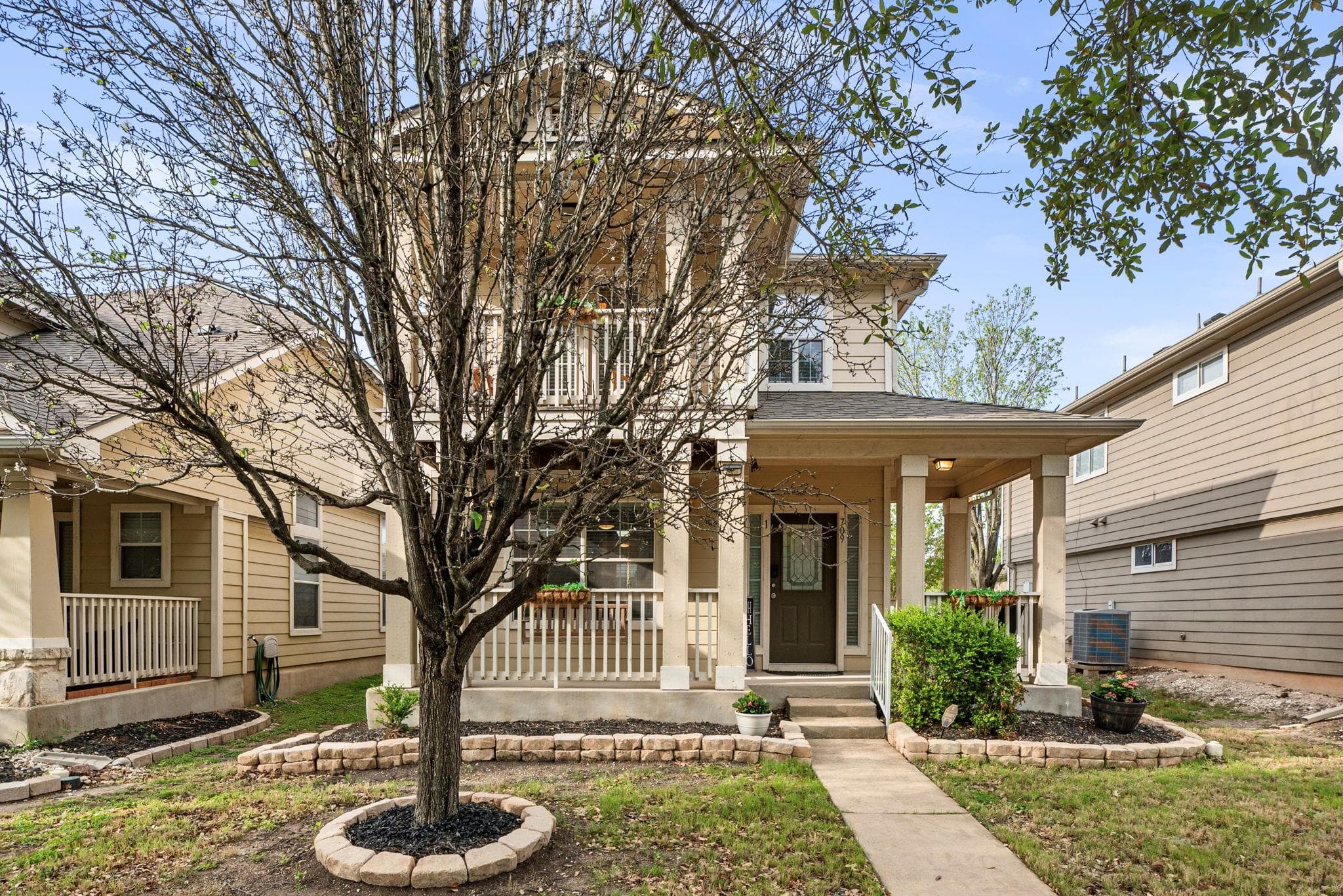 709 N Cascades Ave #1