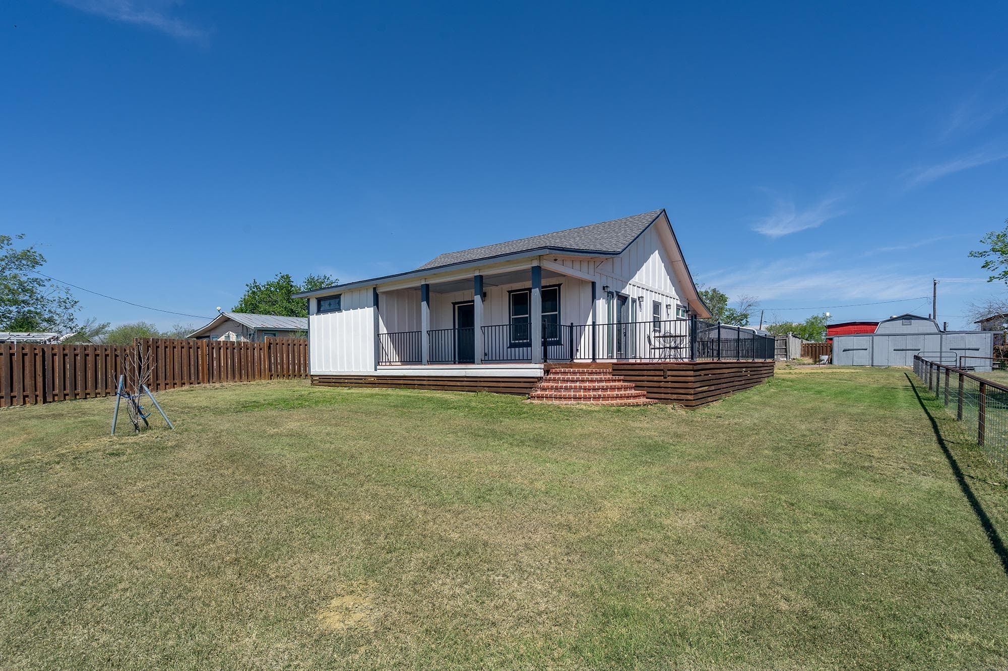 302 N Austin St