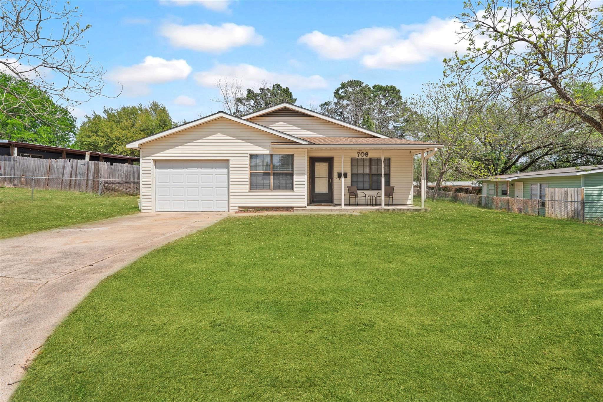 708 Hunter Dr