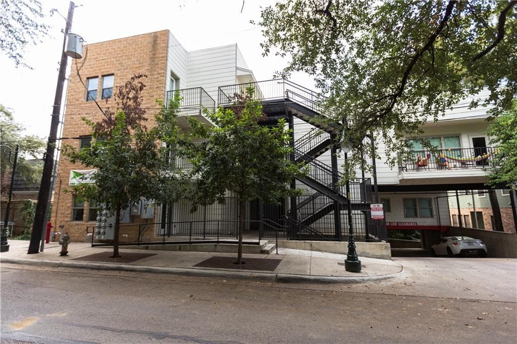 2708 San Pedro St #302