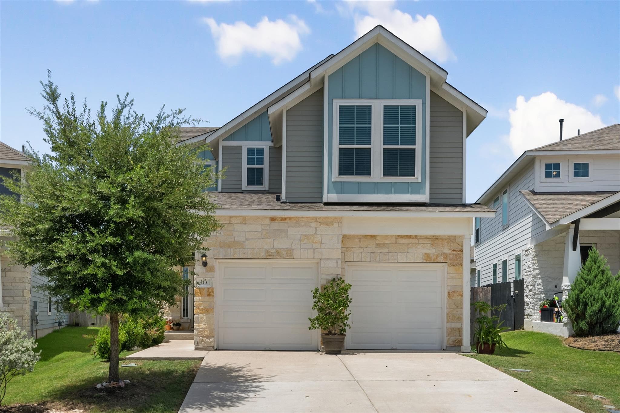 113 Oakstone Dr