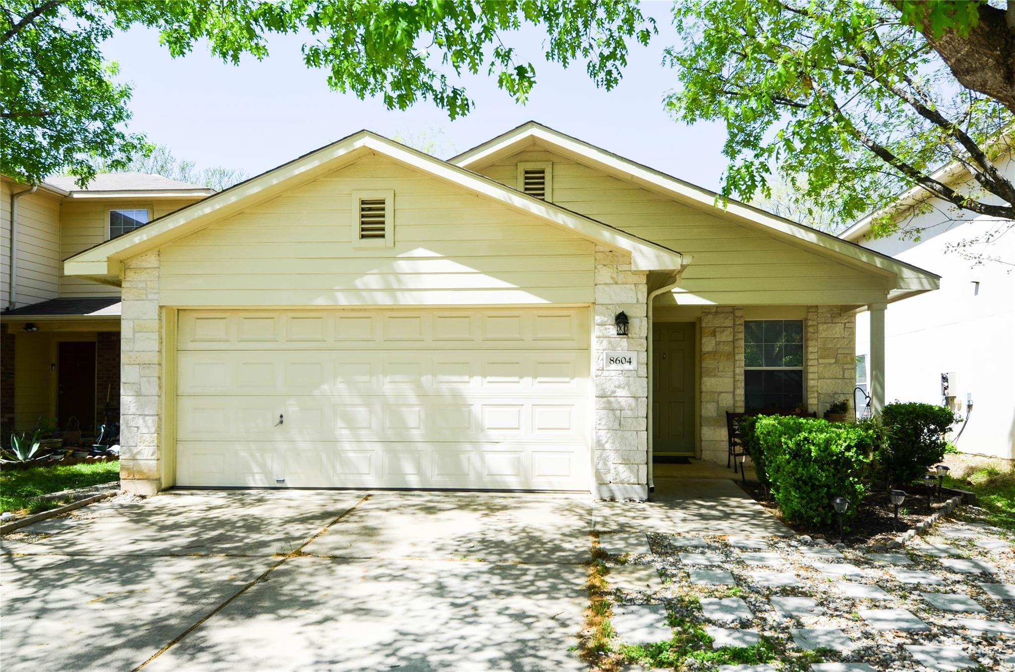 8604 Dittmar Oaks Dr