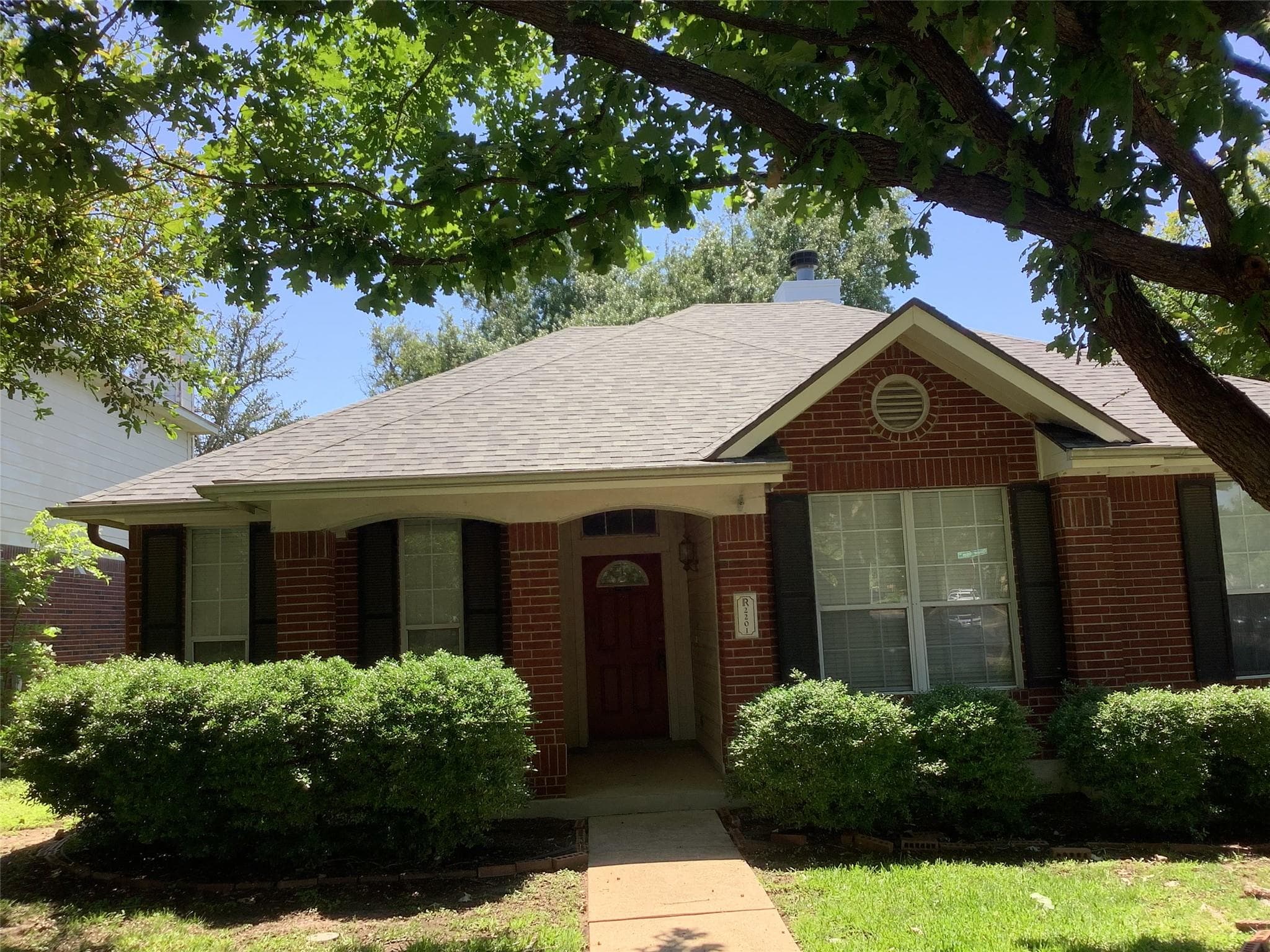 2201 Clover Ridge Dr