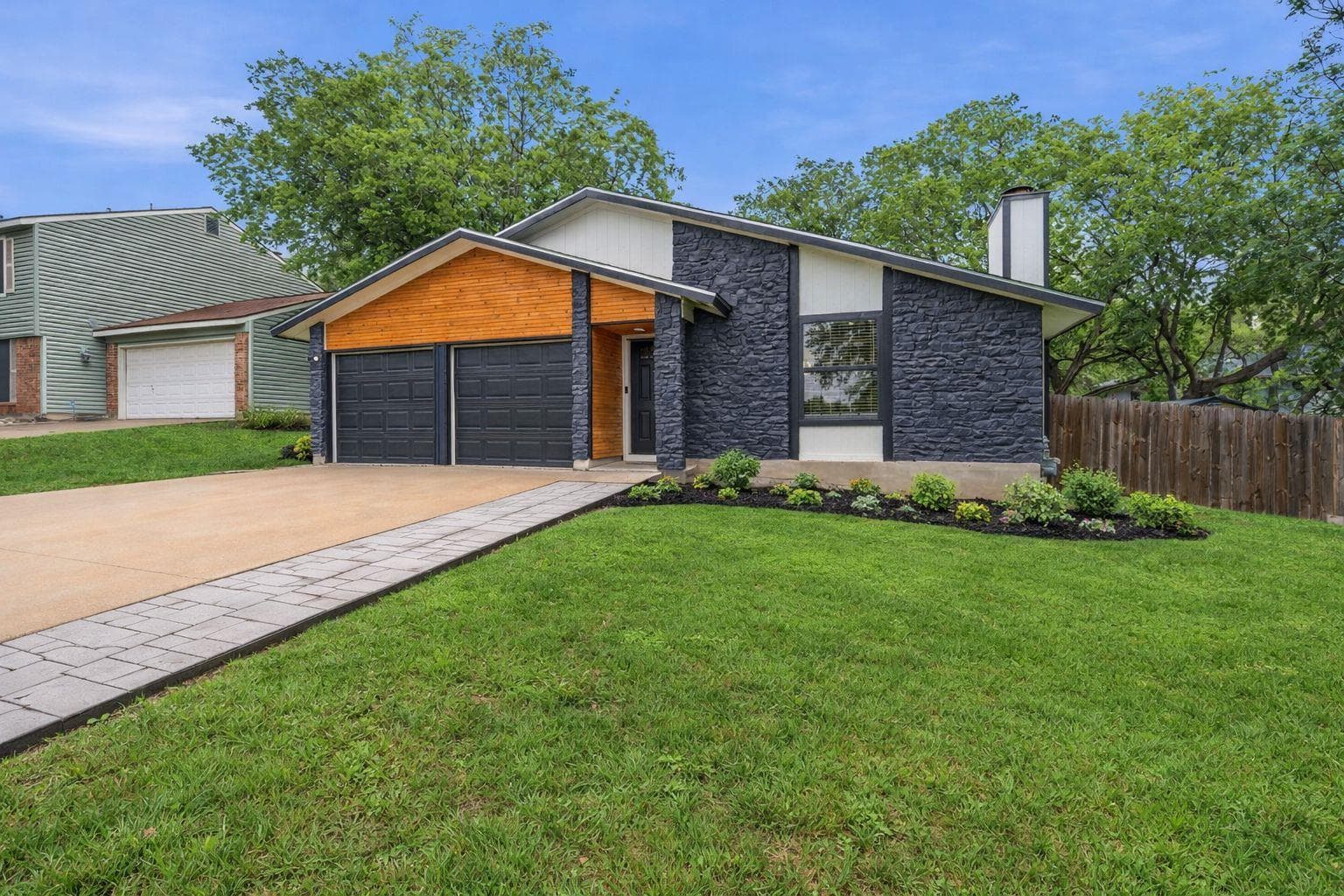 7803 Manassas Dr