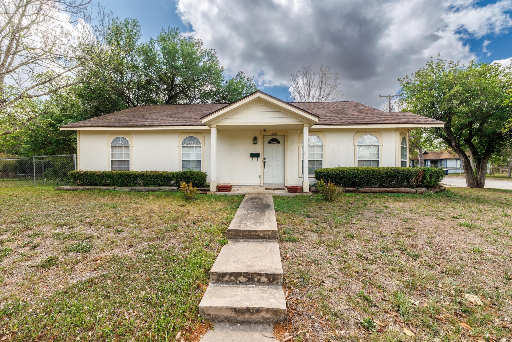 806 Saint Michael St
