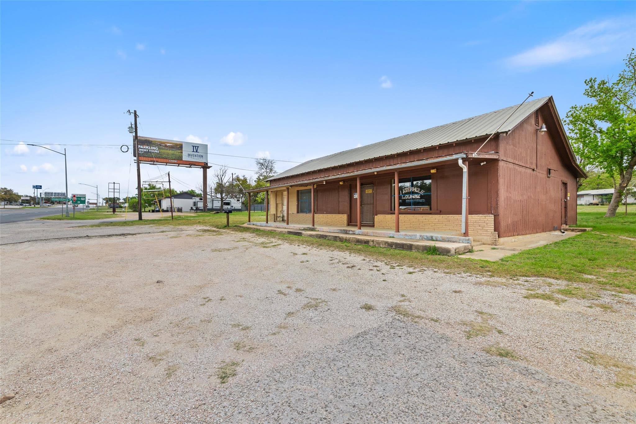 201 N Us Highway 281 None