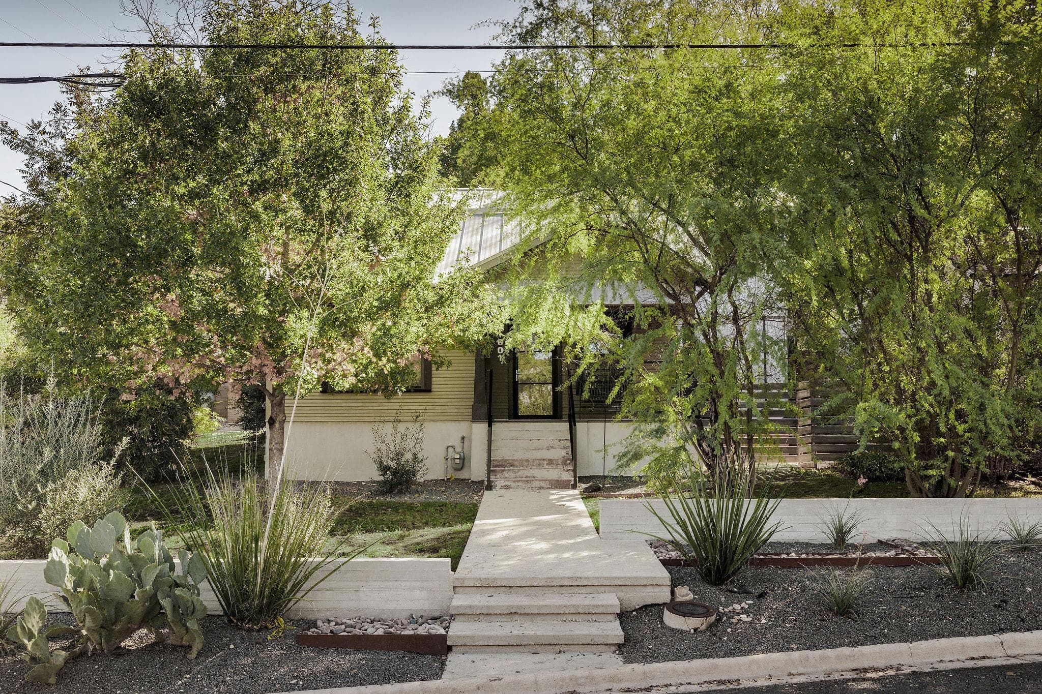 1601 Alameda Dr