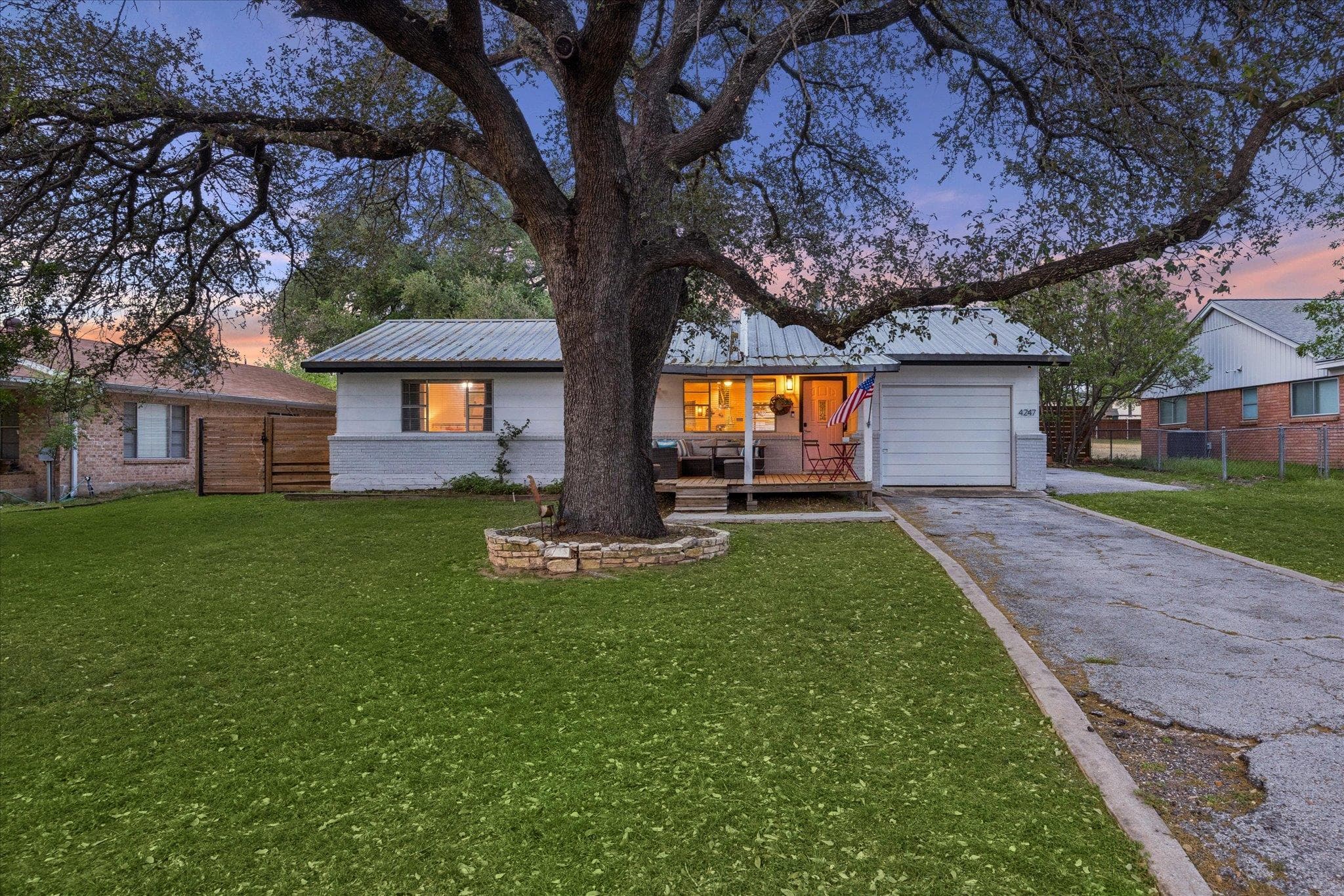 4247 River Oaks Dr