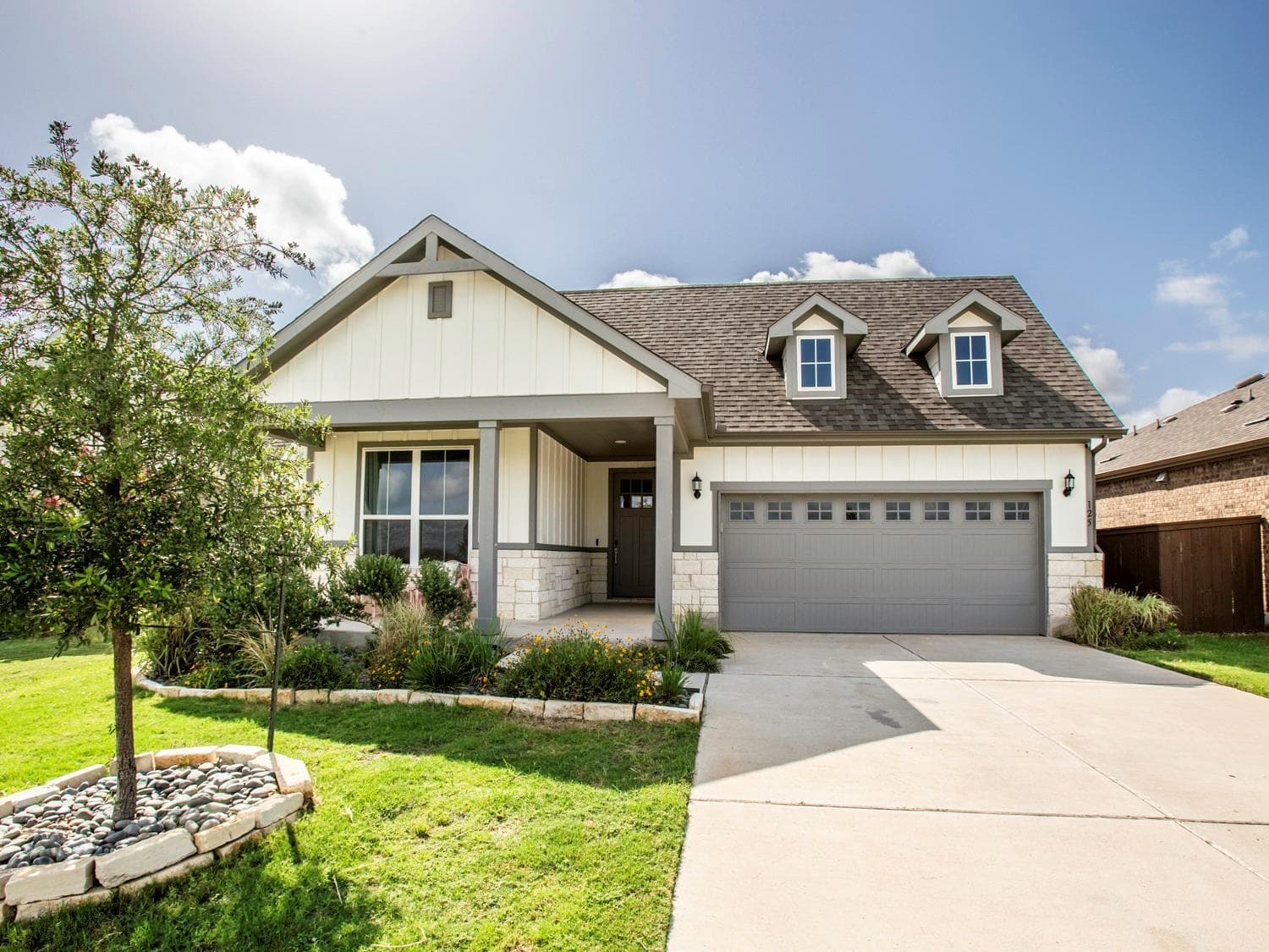 125 Slenderleaf Dr