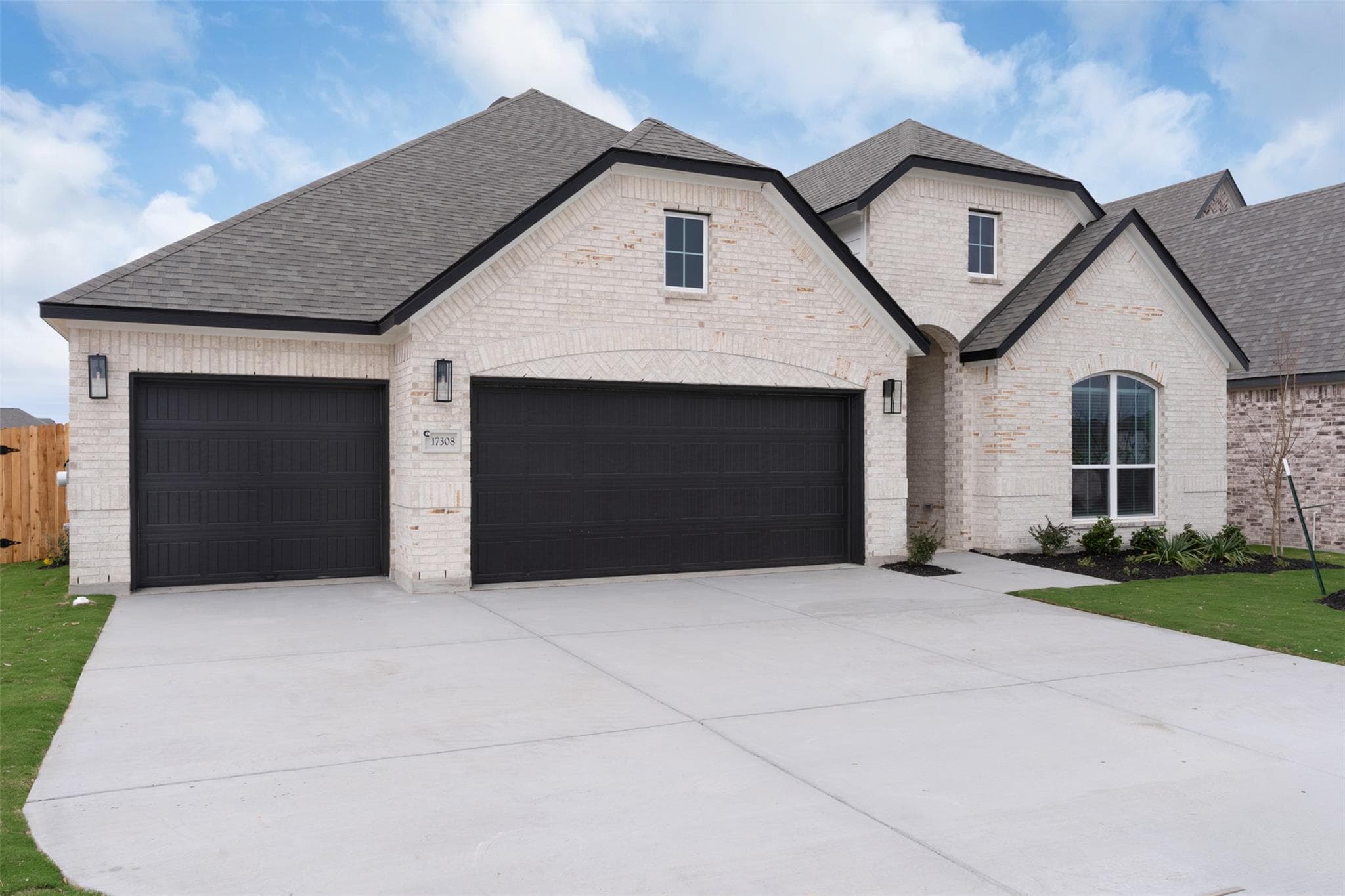2212 Tobiano Trce