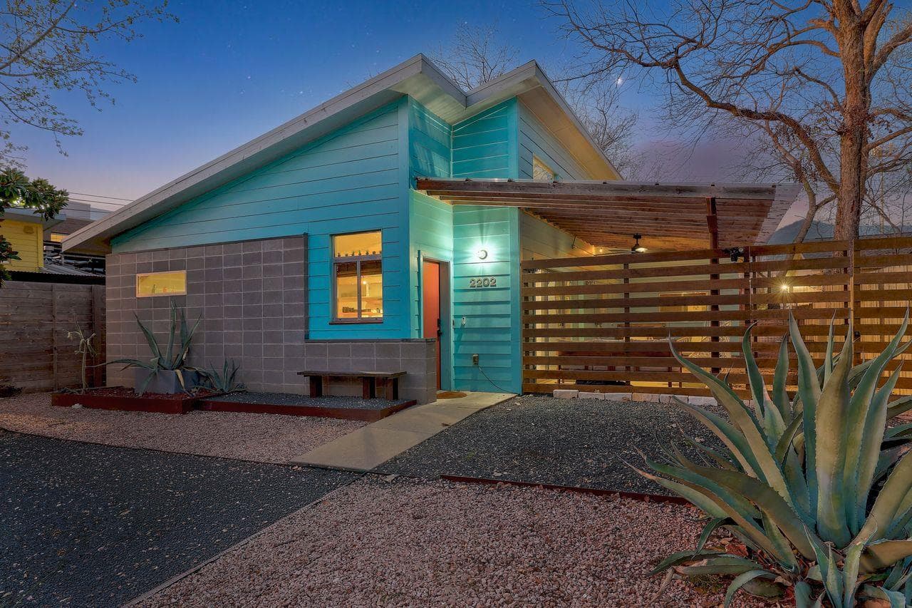 2202 Santa Rosa St