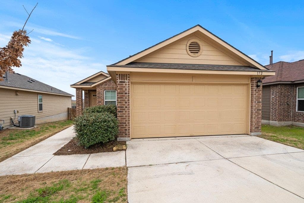 172 Lake Gln