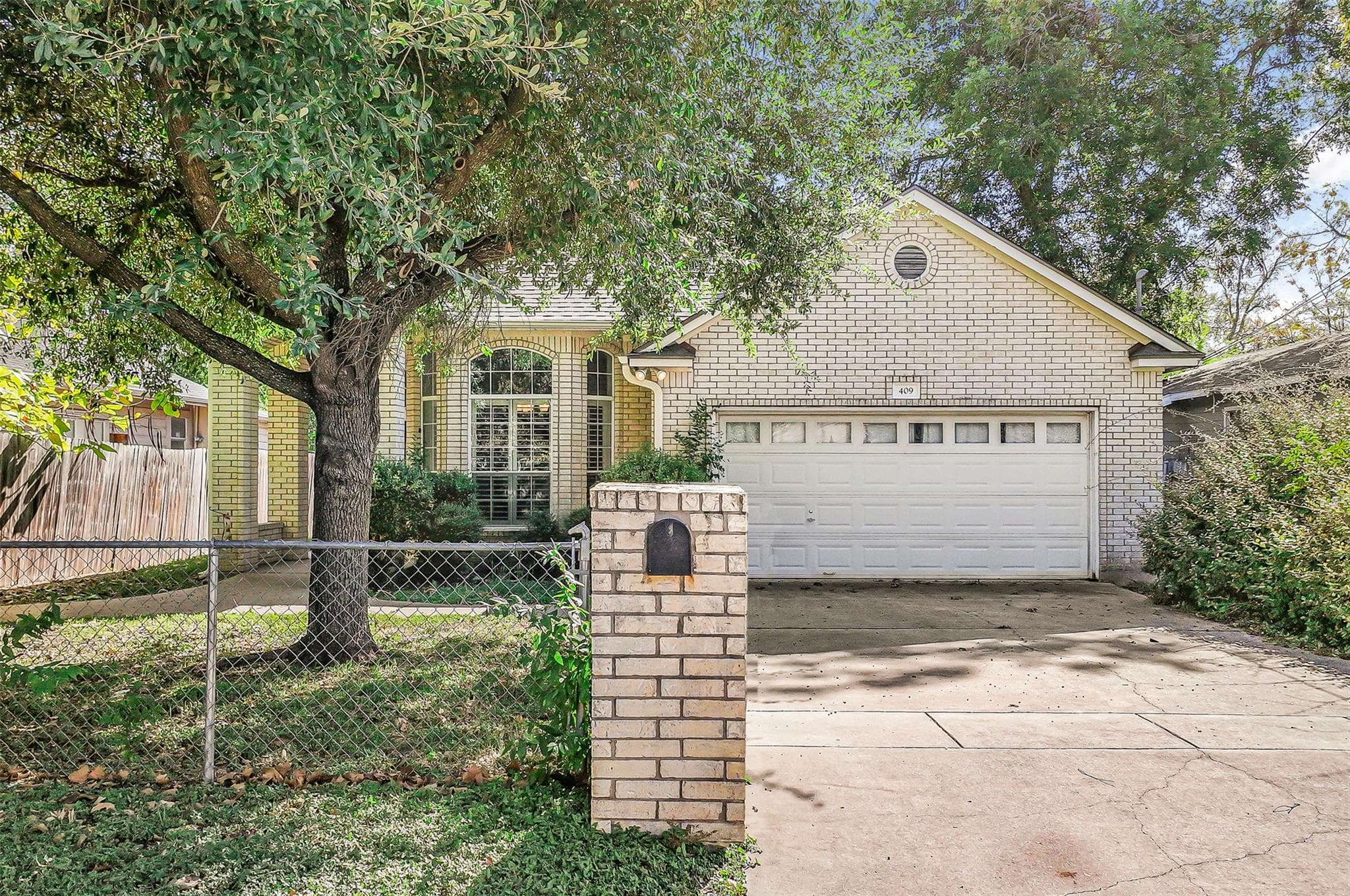 409 E Austin Ave