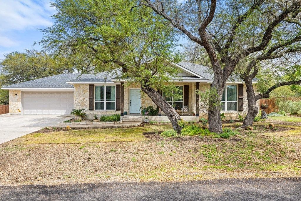 103 Leaning Oak Cir
