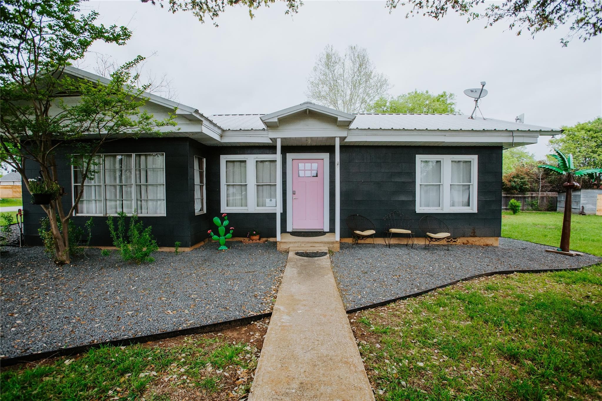 604 W Pecan St