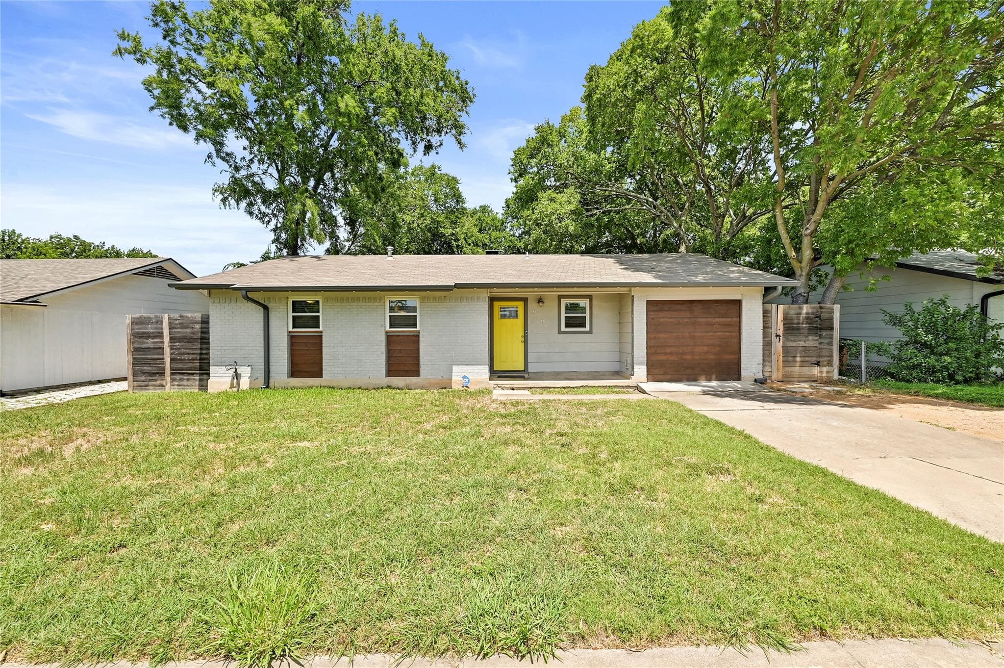 9702 Oriole Dr