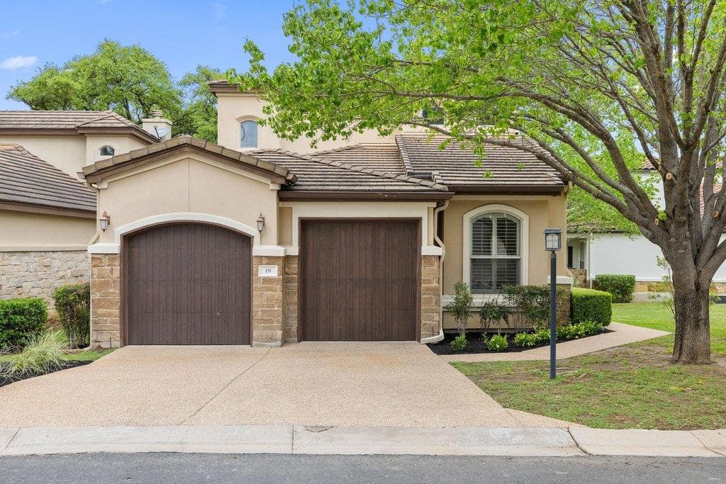 19 Chandon Ln