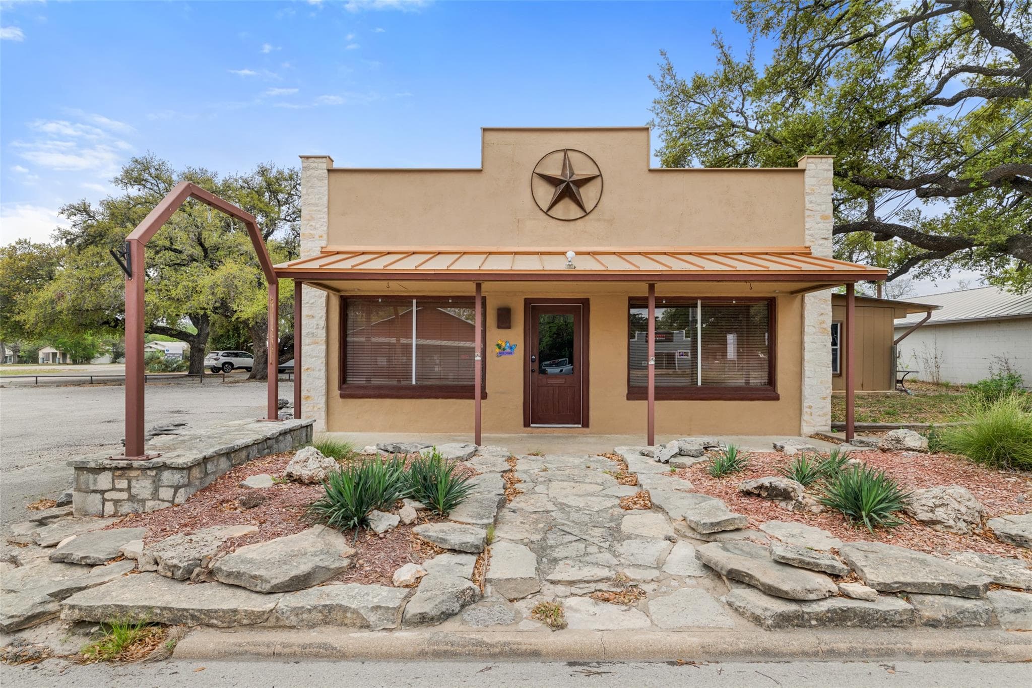 807 Main St